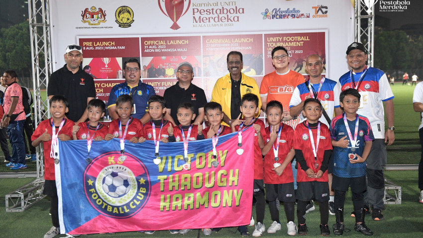 385867130_725210506310246_4614265374390336640_n