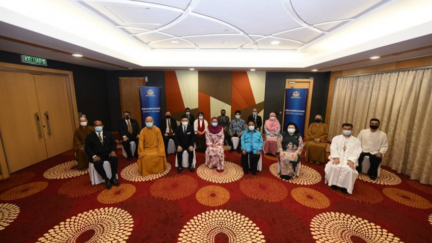 ketua220agama1404210356