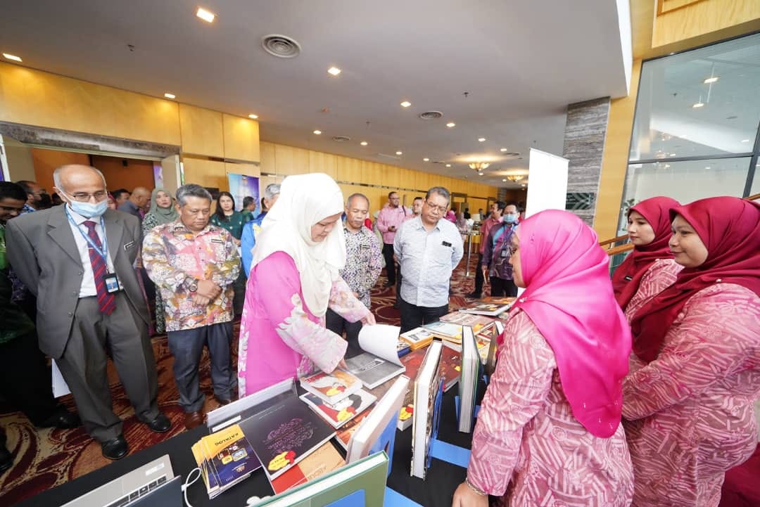 353785175 653023000195664 3760652501140092936 N